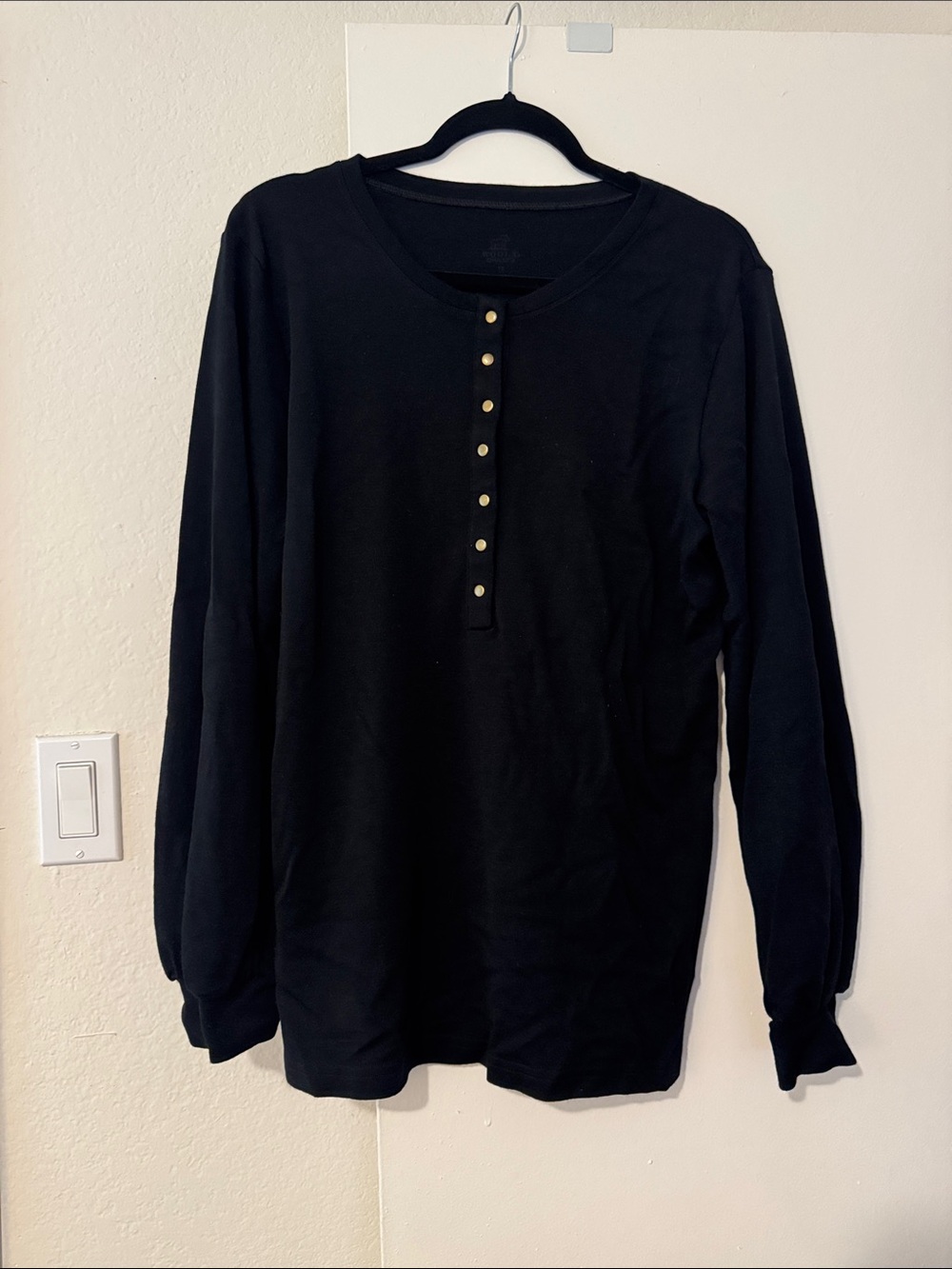 Women’s Black merino wool Long-Sleeve Henley Top